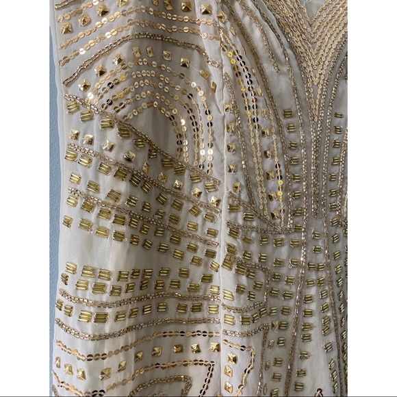 Golden dress - Picture 5 of 7